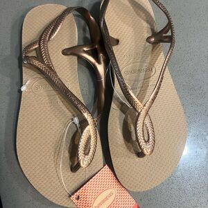 Havaianas Women's Sandals in Tan and Bronze